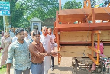 কলারোয়া উপজেলায় বিভিন্ন শিক্ষা প্রতিষ্ঠানে ৯০টি হাই-বেঞ্চ বিতরন