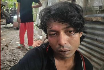 সাতক্ষীরায় চিহ্নিত মাদক ব্যবসায়ীকে পুলিশে দিলো জনতা