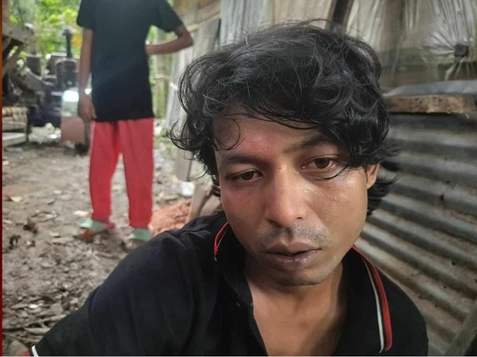 সাতক্ষীরায় চিহ্নিত মাদক ব্যবসায়ীকে পুলিশে দিলো জনতা