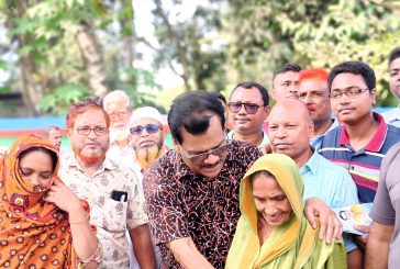 কলারোয়ায় গণসংযোগ ও লিফলেট বিতরণে সাবেক এমপি হাবিব
