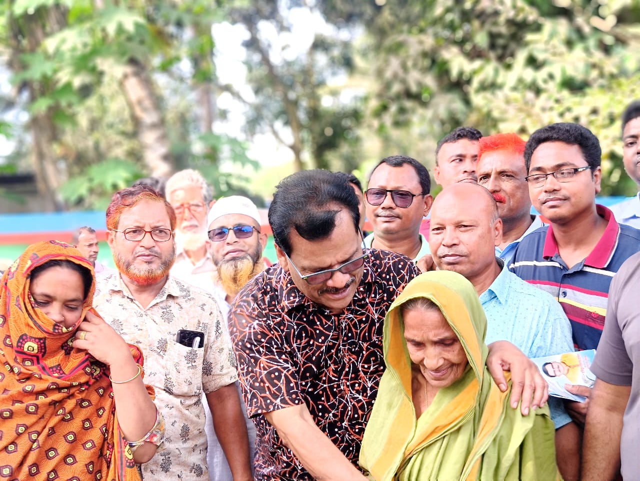 কলারোয়ায় গণসংযোগ ও লিফলেট বিতরণে সাবেক এমপি হাবিব
