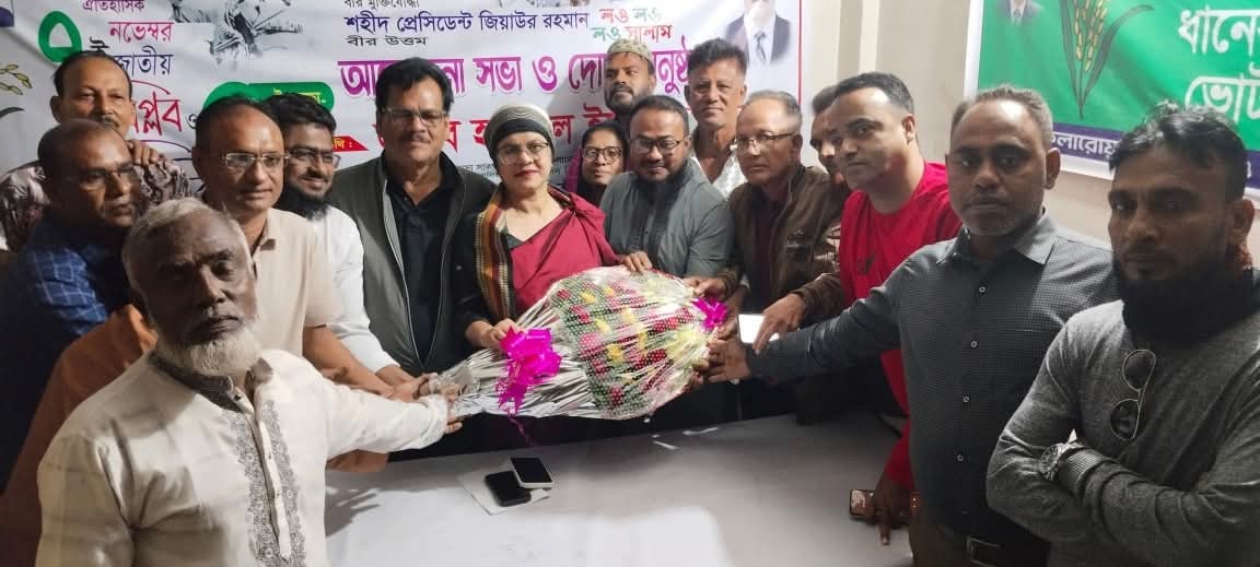 কলারোয়ায় অ্যাডঃ শাহানারা পারভীন বকুলকে ফুলেল শুভেচ্ছা