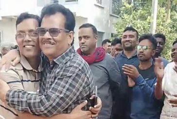 কলারোয়ায় বাড়ি বাড়ি যেয়ে ভোট চাইলেন বিএনপির প্রার্থী সাবেক এমপি হাবিব