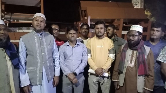 কলারোয়ায় চারটি মাদ্রাসায় বেঞ্চ বিতরণ