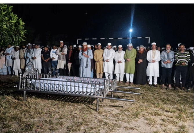 নরসিংদীতে ভূমিকম্পে  দেয়াল ধসে নিহত বাবা-ছেলের জানাজা সম্পন্ন ।