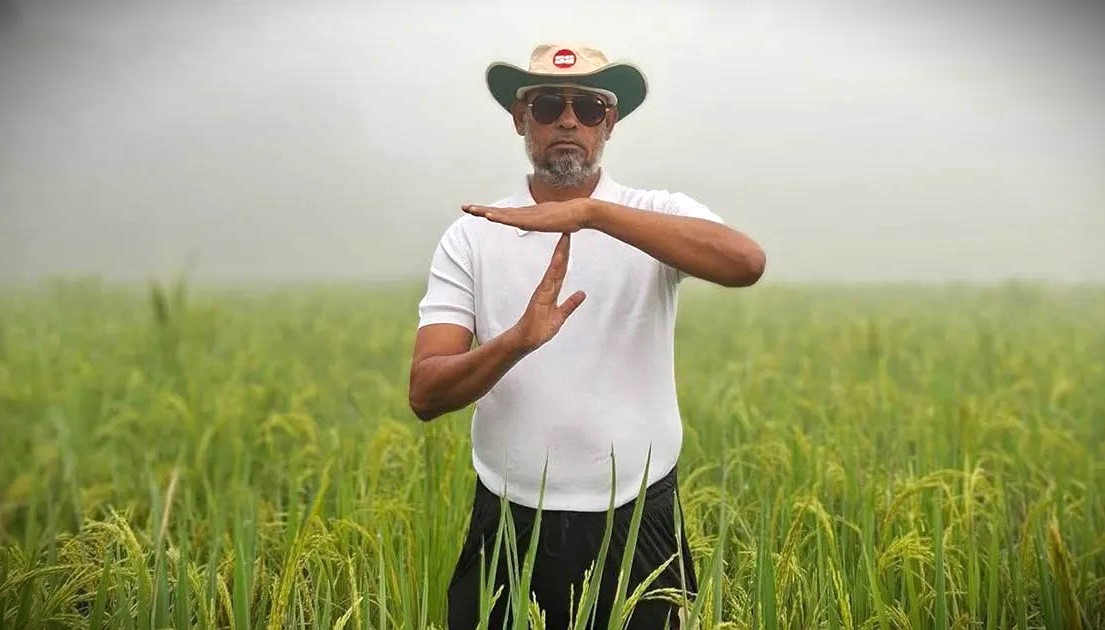 ফেনীতে মনোনয়ন না পেয়ে বিএনপি নেতার অভিনব প্রতিবাদ