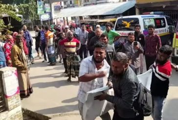 ‎সাতক্ষীরা-খুলনা মহাসড়কে ত্রিমুখী সংঘর্ষে মাহেন্দ্র উল্টে মা-ছেলে নিহত, আহত ৮
