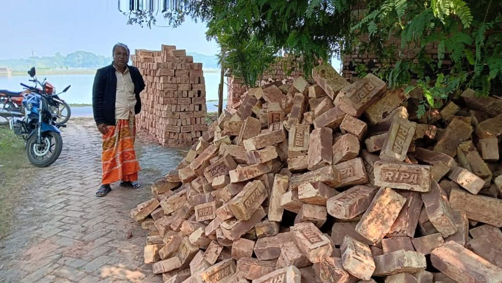 তালার তেঁতুলিয়া ইউনিয়নের ৬ নং ওয়ার্ডে তিনটি রাস্তার ইটের সোলিং কাজ উদ্বোধন