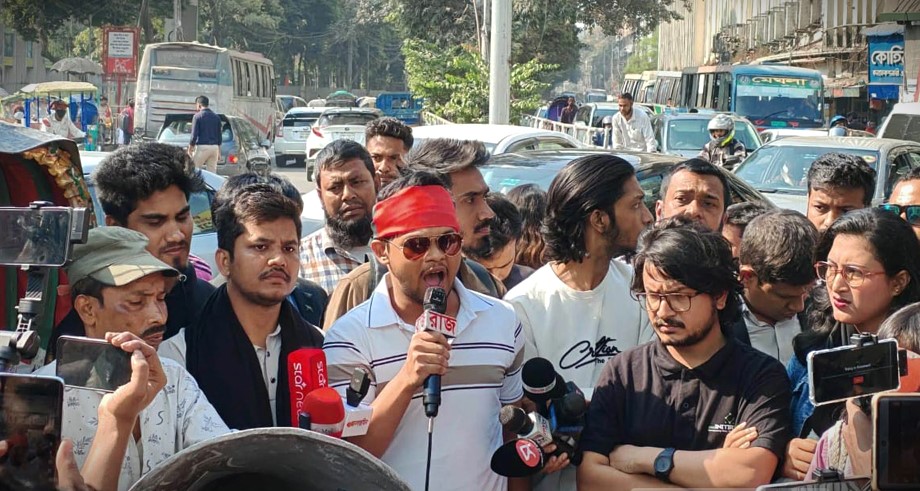 স্বরাষ্ট্র উপদেষ্টার পদত্যাগের দাবিতে শাহবাগ ব্লকেড