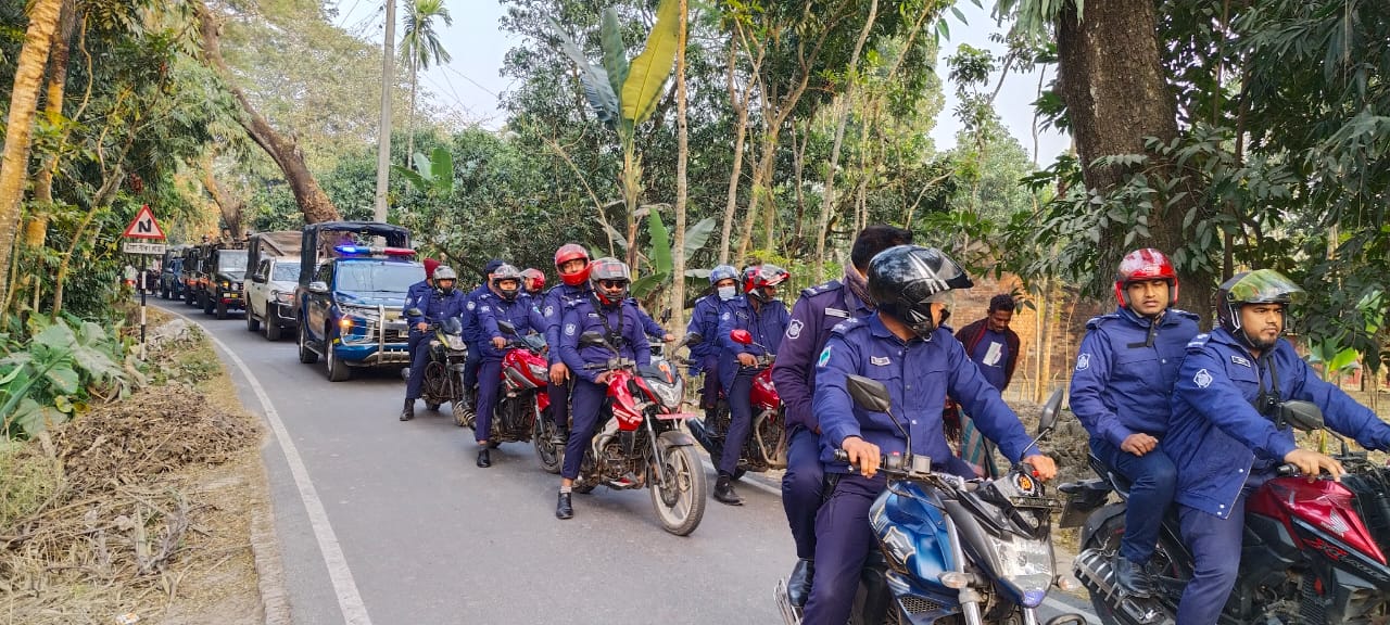কলারোয়ায় নির্বাচন উপলক্ষ্যে যৌথ বাহিনীর মহড়া