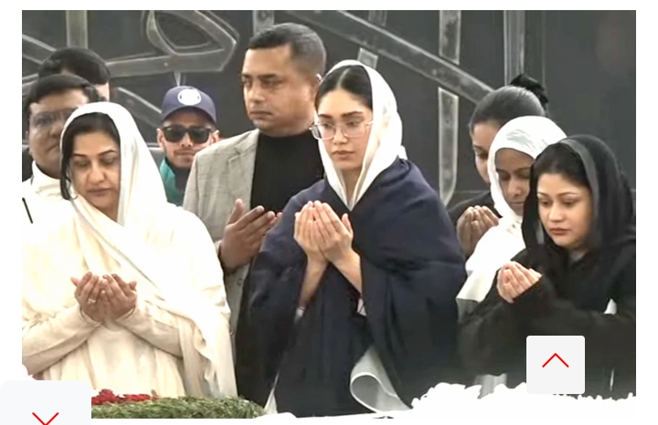 খালেদা জিয়ার কবর জিয়ারত করলেন নাতনি জাইমা ও পরিবারের সদস্যরা