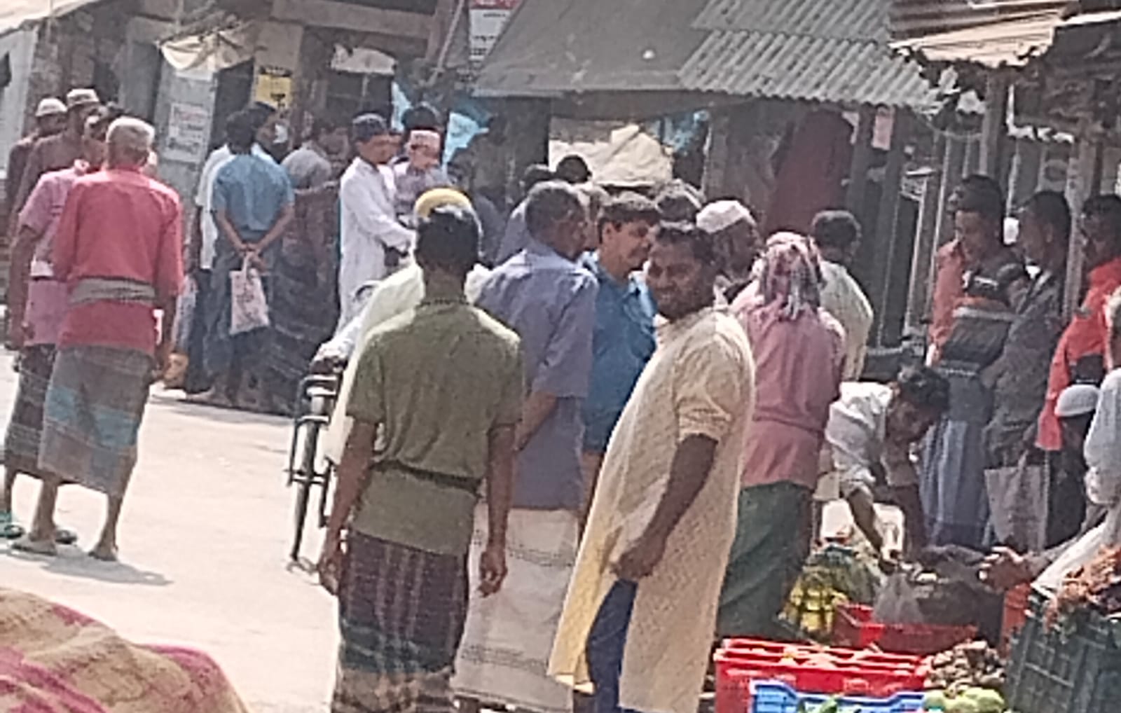 ভূমিকম্পে কেঁপে উঠল কালিগঞ্জ, আতঙ্কে ঘর ছেড়ে বাইরে হাজারো মানুষ