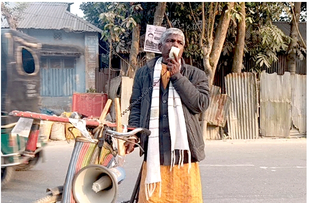 গাইবান্ধা-৩: সাইকেল চালিয়ে নিজেই প্রচারণায় আজিজার