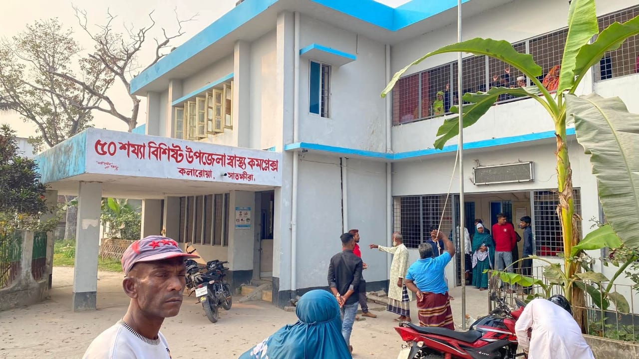 কলারোয়ায় খামারের দূর্গন্ধ নিয়ে বিরোধ: ছুরিকাঘাতে ভ্যানচালক নিহত, আটক ৪