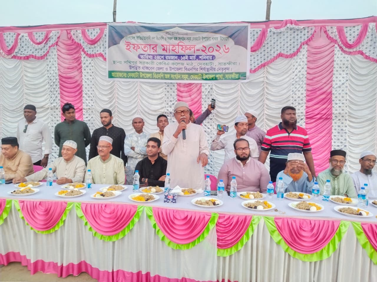 দেবহাটায় বিএনপির ইফতার মাহফিলে মিলোনমেলা
