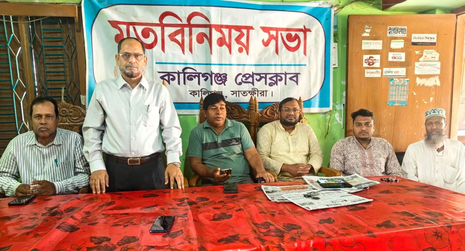 শ্যামনগর প্রেসক্লাব সভাপতির ওপর হামলার প্রতিবাদে কালিগঞ্জ প্রেসক্লাবের প্রতিবাদ সভা