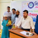 কলারোয়ায় প্রিমিয়ার ছাত্র সংঘের উদ্যোগে ঈদ উপহার বিতরণ