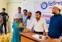 কলারোয়ায় প্রিমিয়ার ছাত্র সংঘের উদ্যোগে ঈদ উপহার বিতরণ