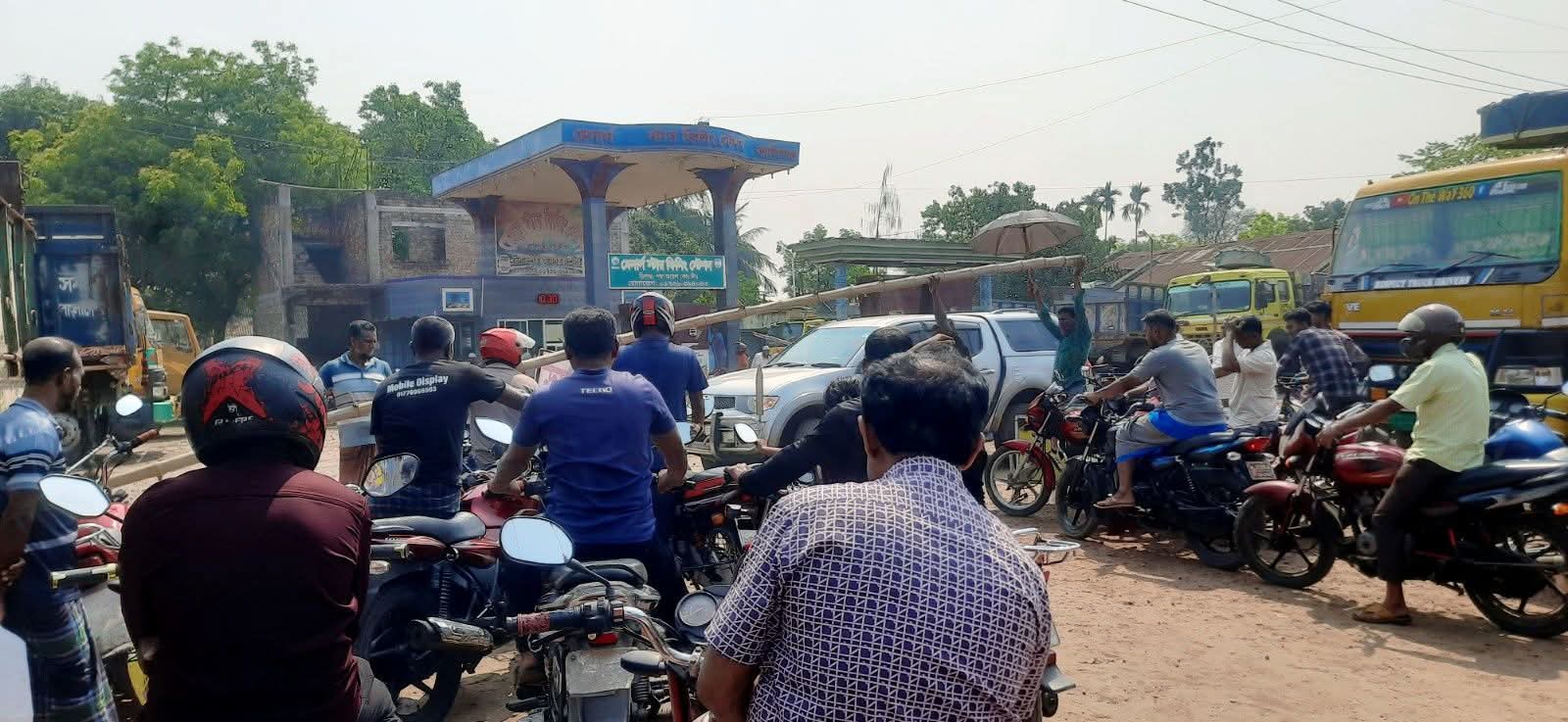 জ্বালানি সংকট: বিপাকে কালিগঞ্জের সাংবাদিকরা ব্যাহত মাঠপর্যায়ের সংবাদ সংগ্রহ