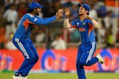 টি-টোয়েন্টি বিশ্বকাপে টানা দ্বিতীয়বারের মতো চ্যাম্পিয়ন হলো ভারত