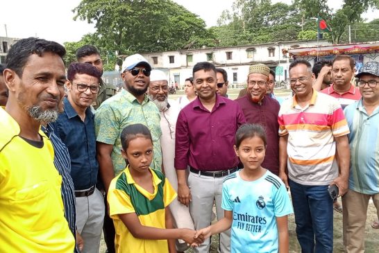 কলারোয়ায় প্রাথমিক বিদ্যালয় গোল্ডকাপ ফুটবল টুর্নামেন্টের উদ্বোধন