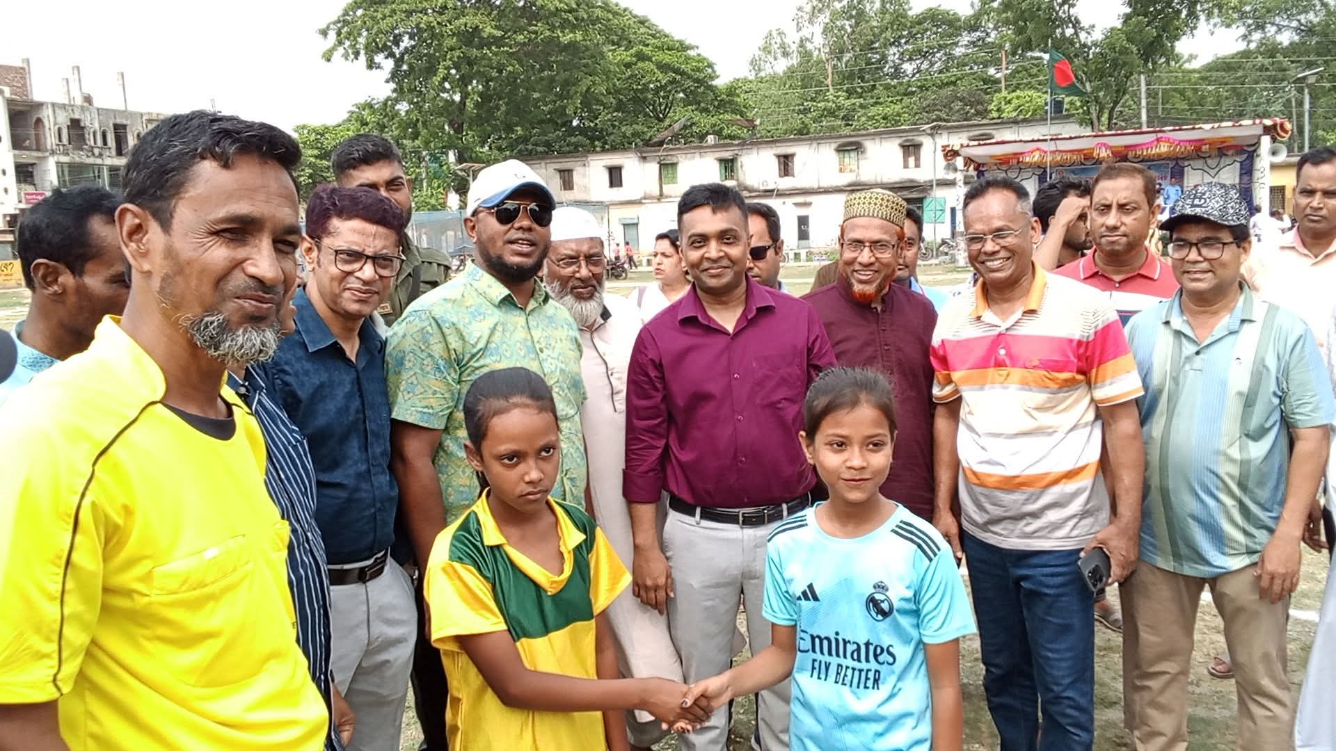 কলারোয়ায় প্রাথমিক বিদ্যালয় গোল্ডকাপ ফুটবল টুর্নামেন্টের উদ্বোধন