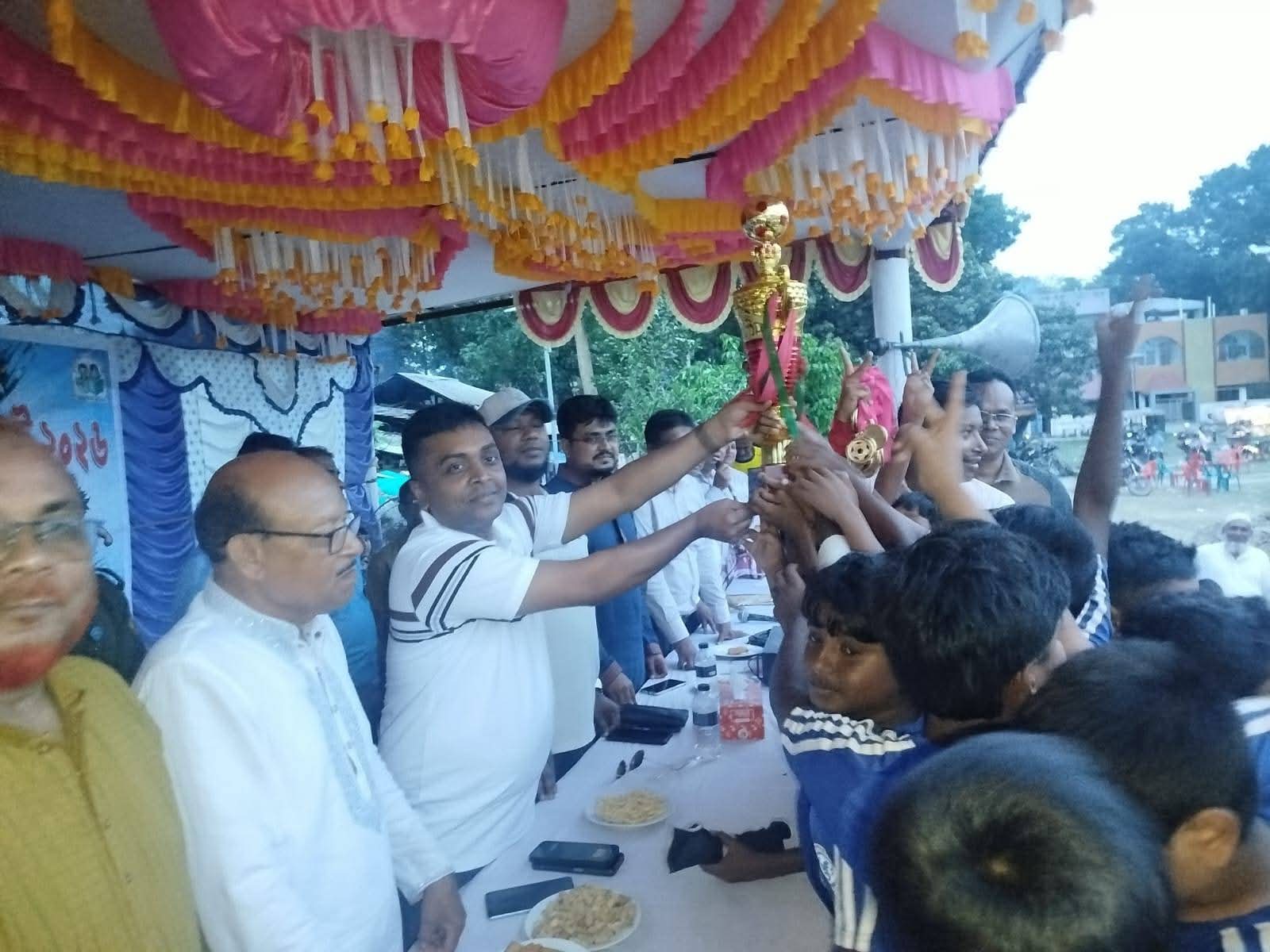 কলারোয়ায় প্রাথমিক বিদ্যালয় গোল্ডকাপ ফুটবল টুর্নামেন্টের ফাইনাল অনুষ্ঠিত