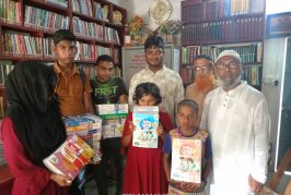 আদর্শ লাইব্রেরির বই বিতরণে মানবিকতার উজ্জ্বল দৃষ্টান্ত