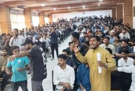 উপাচার্যের মতবিনিময় সভায় ছাত্র রাজনীতি নিয়ে ছাত্রদলের সাথে শিক্ষার্থীদের বাকবিতন্ডা