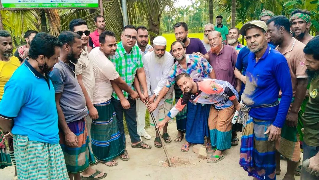 কালিগঞ্জের বিষ্ণুপুরে সড়কের নির্মাণকাজ উদ্বোধন