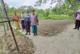 কালিগঞ্জের খাজাবাড়িয়ায় চলাচলের রাস্তা দখল, অবরুদ্ধ কয়েকশ মানুষ