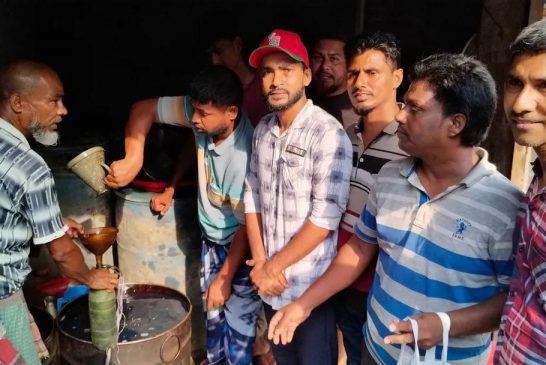 কালিগঞ্জে পুলিন বাবুর হাটখোলায় ও শান্তিপূর্ণ পরিবেশে তেল বিক্রির কার্যক্রম সম্পন্ন