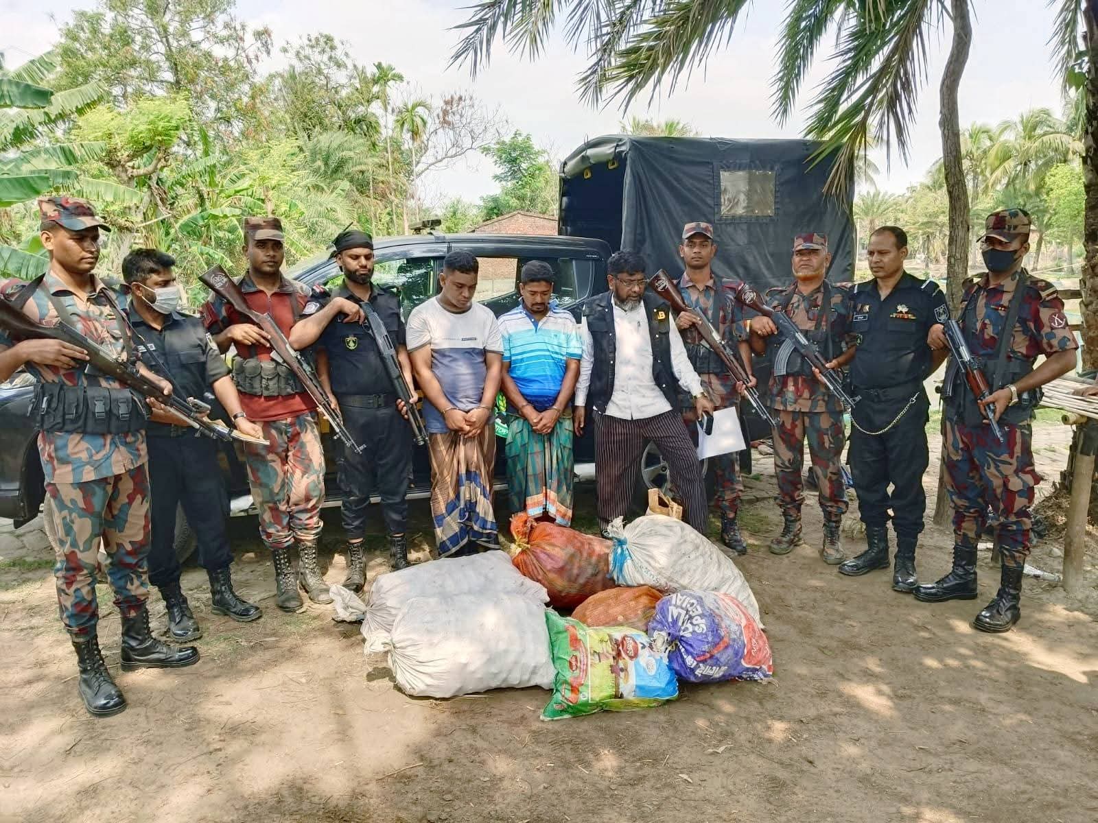 কালিগঞ্জে ১৬৪৯ বোতল ফেনসিডিলসহ আটক ২