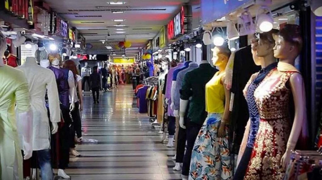 রাত ৮টার মধ্যে দোকান ও শপিংমল বন্ধের সিদ্ধান্ত মালিক সমিতির