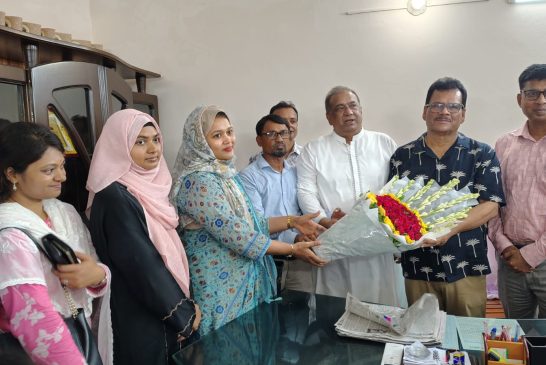 সাতক্ষীরা জেলা পরিষদ প্রশাসক হাবিবুল ইসলামের সাথে সমাজসেবা পরিবারের সৌজন্য সাক্ষাৎ