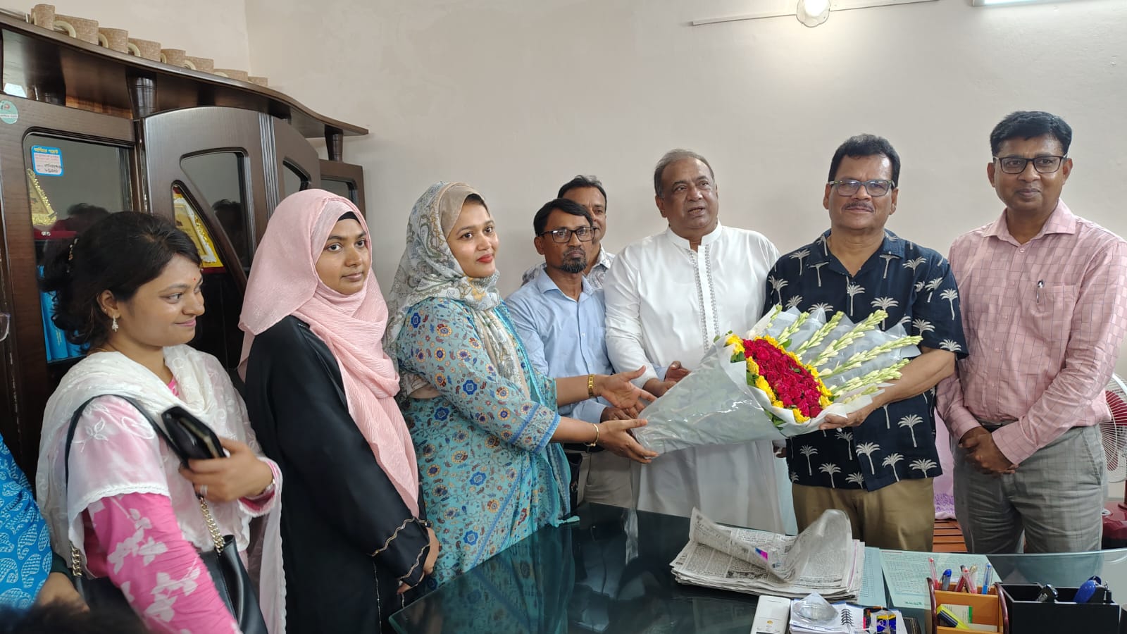 সাতক্ষীরা জেলা পরিষদ প্রশাসক হাবিবুল ইসলামের সাথে সমাজসেবা পরিবারের সৌজন্য সাক্ষাৎ