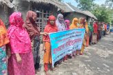 কয়রায় দুই শিক্ষকের অপসারণের দাবিতে মানববন্ধন