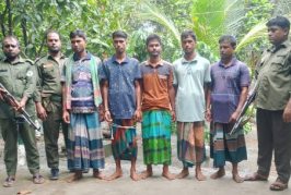 সুন্দরবনে নিষিদ্ধ সময়ে মাছ শিকার,৫ জেলে কারাগারে