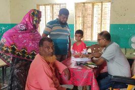 কলারোয়ায় আমেরিকা প্রবাসী দম্পতির সহযোগিতায় ফ্রি মেডিকেল ক্যাম্প অনুষ্ঠিত