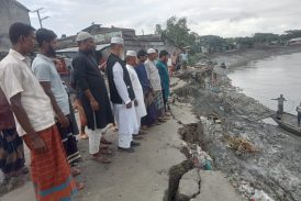 আশাশুনির দুই ভেড়ী বাঁধে ভয়াবহ ফাটল: পরিদর্শনে এমপি রবিউল বাশার