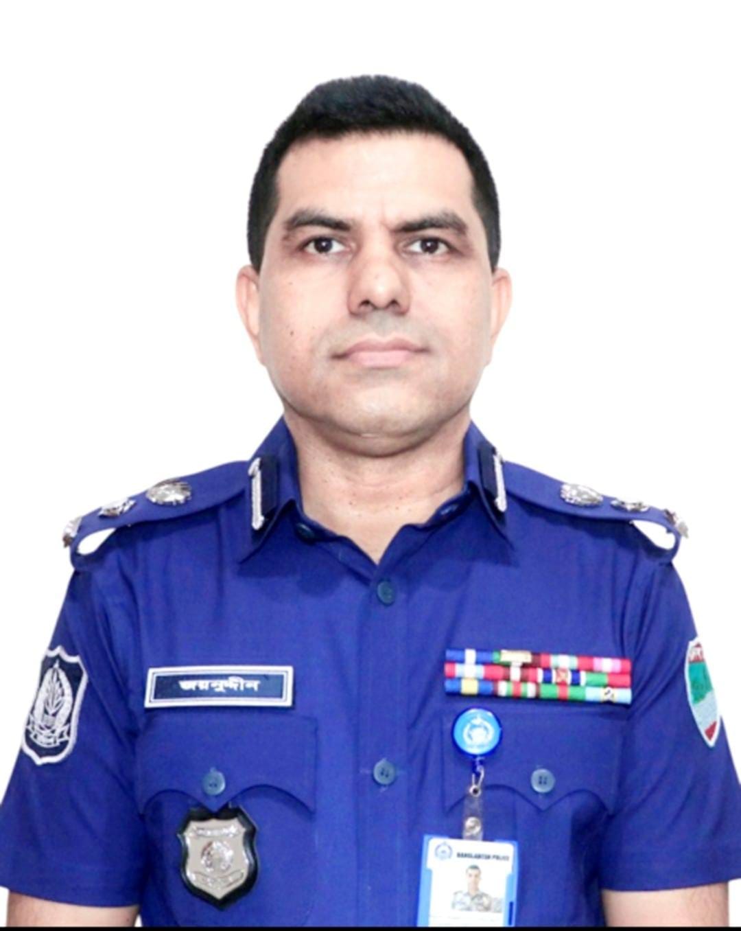কালিগঞ্জে ৩য় শ্রেনীর ছাত্রীর হত্যার ঘটনাস্থল পরিদর্শনে অতিরিক্ত ডিআইজি  শেখ জয়নুদ্দীন পিপিএম