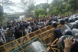শিক্ষামন্ত্রীর পদত্যাগের দাবি বাদ দিয়ে ছয় প্রস্তাব শিক্ষার্থীদের