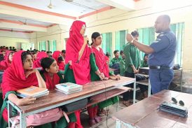 দেবহাটায় শিক্ষার্থীদের সাথে ওসি শাহীন’র মতবিনিময়
