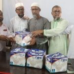 আশাশুনিতে এমপি রবিউল বাশার’র পক্ষ থেকে ফ্যান বিতরণ