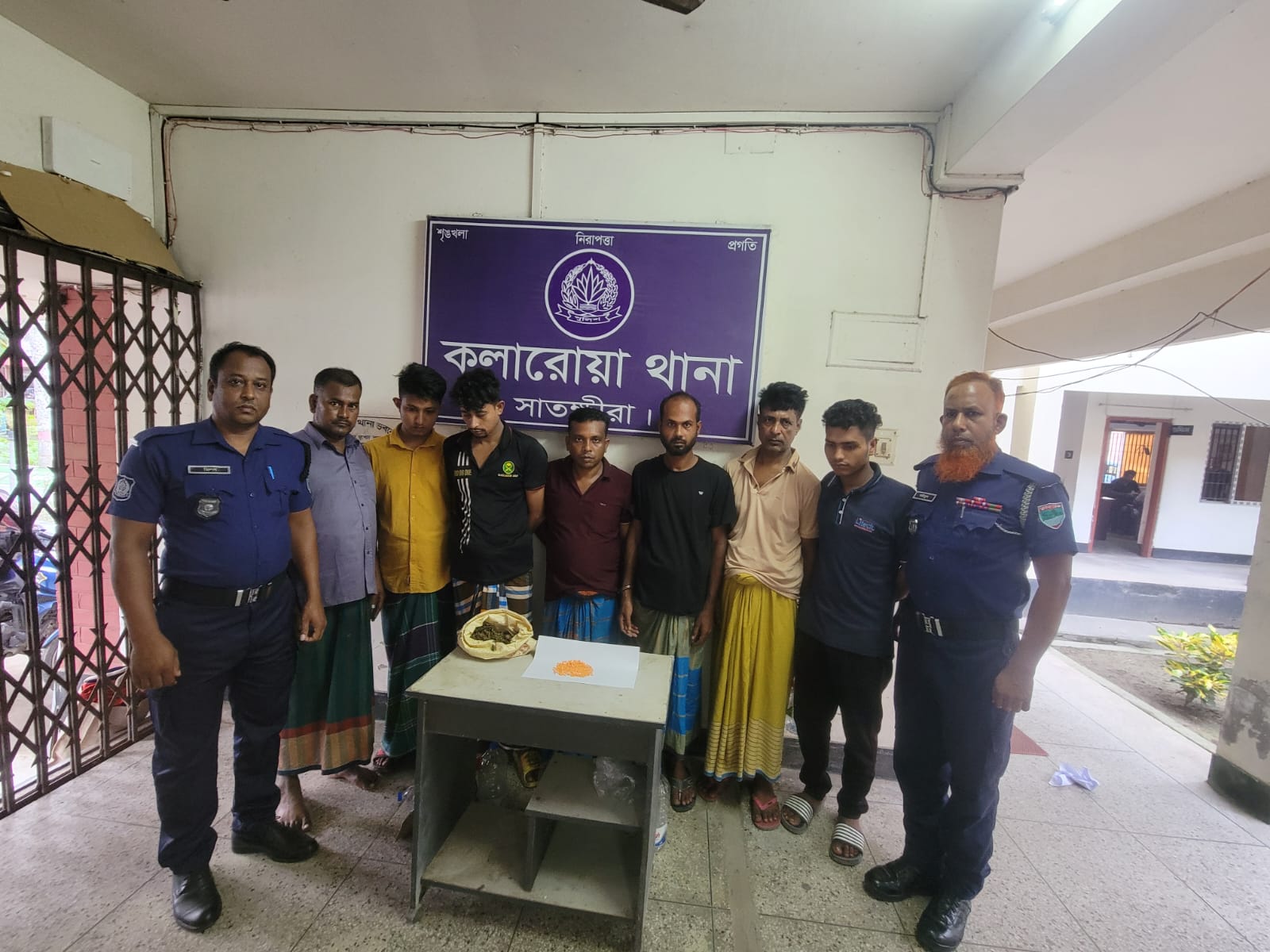 কলারোয়ায় মাদকবিরোধী বিশেষ অভিযানে আটক ৭