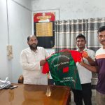 কলারোয়ায় জার্সি উপহার প্রদান করলো এম.এ.কে ট্যুর অ্যান্ড ট্রাভেল