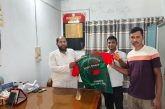 কলারোয়ায় জার্সি উপহার প্রদান করলো এম.এ.কে ট্যুর অ্যান্ড ট্রাভেল