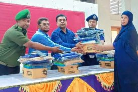 কলারোয়ায় গ্রাম পুলিশের মাঝে পোশাক সামগ্রী বিতরণ