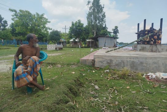 আশাশুনিতে গুরুর চিতার পাশে মুসলিম শিষ্যের অশ্রু: সাম্প্রদায়িক সম্প্রীতির অনন্য দৃষ্টান্ত