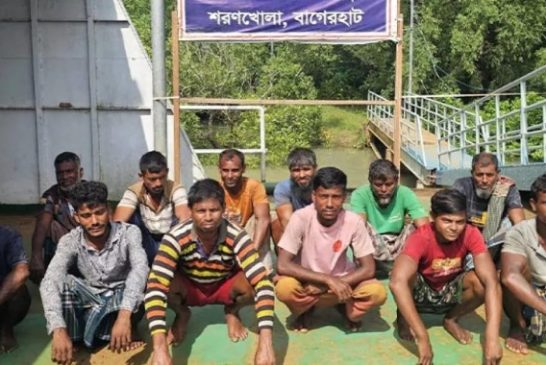 গভীর সমুদ্র থেকে ১২ জেলেকে জীবিত উদ্ধার